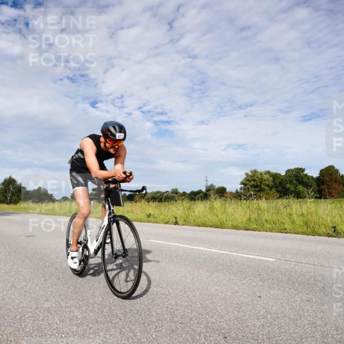 31.08.2025 - Elbe Triathlon Hamburg Michael Burmester http://msf.ph/oto/8666154 31.08.2025 10:24:48 Radfahren 677, 863 meine-sportfotos.de