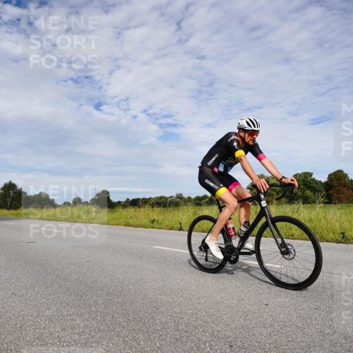 31.08.2025 - Elbe Triathlon Hamburg Michael Burmester http://msf.ph/oto/8666169 31.08.2025 10:25:05 Radfahren 446, 662, 782, 893, 929, 958, 1062 meine-sportfotos.de