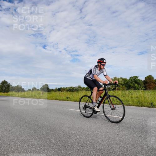 31.08.2025 - Elbe Triathlon Hamburg Michael Burmester http://msf.ph/oto/8666197 31.08.2025 10:25:24 Radfahren 935, 1008, 1021 meine-sportfotos.de