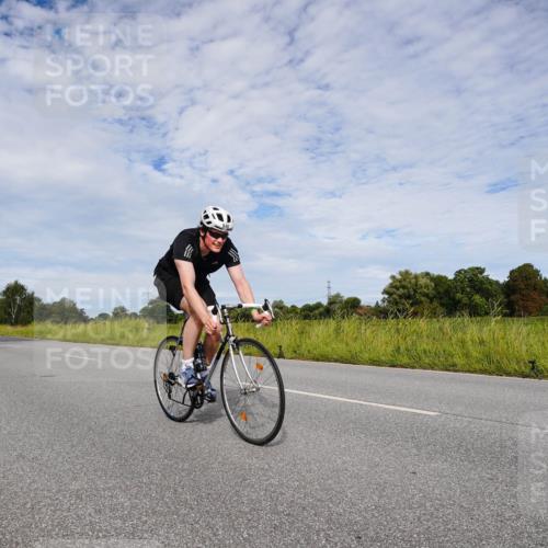 31.08.2025 - Elbe Triathlon Hamburg Michael Burmester http://msf.ph/oto/8666205 31.08.2025 10:25:45 Radfahren 692, 948, 973, 1054, 1060, 1133 meine-sportfotos.de