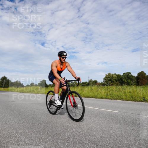 31.08.2025 - Elbe Triathlon Hamburg Michael Burmester http://msf.ph/oto/8666209 31.08.2025 10:25:47 Radfahren 948, 973, 1029, 1054, 1060, 1133 meine-sportfotos.de