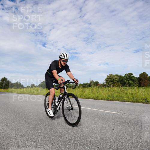 31.08.2025 - Elbe Triathlon Hamburg Michael Burmester http://msf.ph/oto/8666216 31.08.2025 10:25:55 Radfahren 503, 890, 973, 1020, 1029, 1055, 1060 meine-sportfotos.de