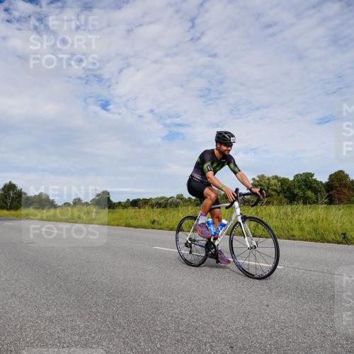 31.08.2025 - Elbe Triathlon Hamburg Michael Burmester http://msf.ph/oto/8666227 31.08.2025 10:26:05 Radfahren 768, 806, 1022, 1082 meine-sportfotos.de