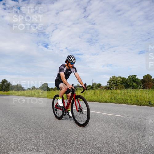 31.08.2025 - Elbe Triathlon Hamburg Michael Burmester http://msf.ph/oto/8666236 31.08.2025 10:26:17 Radfahren 699, 936, 1035 meine-sportfotos.de