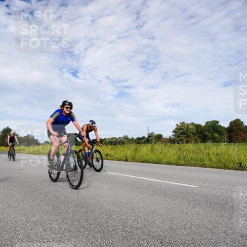 31.08.2025 - Elbe Triathlon Hamburg Michael Burmester http://msf.ph/oto/8666246 31.08.2025 10:26:26 Radfahren 905, 934, 936, 951, 980, 1103, 1108, 1149 meine-sportfotos.de