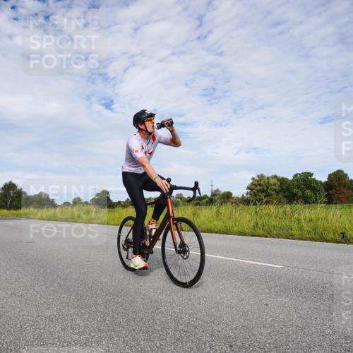 31.08.2025 - Elbe Triathlon Hamburg Michael Burmester http://msf.ph/oto/8666260 31.08.2025 10:26:41 Radfahren 1010 meine-sportfotos.de