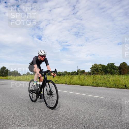 31.08.2025 - Elbe Triathlon Hamburg Michael Burmester http://msf.ph/oto/8666265 31.08.2025 10:26:51 Radfahren 801, 840, 987, 992, 1145 meine-sportfotos.de