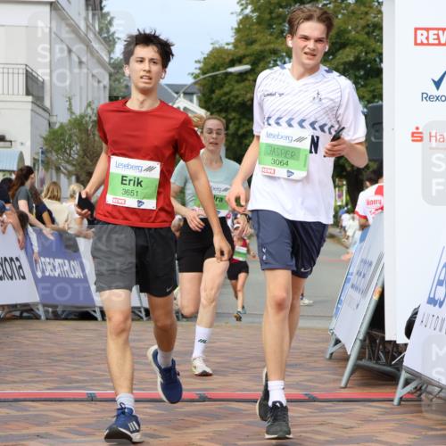 31.08.2025 - 21. Blankeneser Heldenlauf Strokosch-Dieckow http://msf.ph/oto/8666267 31.08.2025 10:58:36 Ziel 3064, 3651, 3705, 3457 meine-sportfotos.de