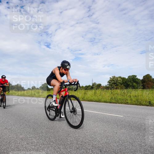 31.08.2025 - Elbe Triathlon Hamburg Michael Burmester http://msf.ph/oto/8666273 31.08.2025 10:27:01 Radfahren 830, 853, 992, 993 meine-sportfotos.de