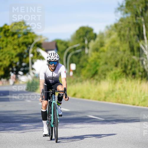 31.08.2025 - Elbe Triathlon Hamburg Michael Burmester http://msf.ph/oto/8666277 31.08.2025 09:35:20 Radfahren 276, 468, 593, 658 meine-sportfotos.de