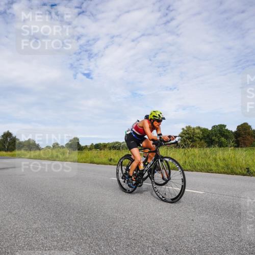 31.08.2025 - Elbe Triathlon Hamburg Michael Burmester http://msf.ph/oto/8666363 31.08.2025 10:28:56 Radfahren 833, 881, 884, 1160 meine-sportfotos.de