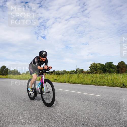 31.08.2025 - Elbe Triathlon Hamburg Michael Burmester http://msf.ph/oto/8666364 31.08.2025 10:28:57 Radfahren 833, 881, 884, 1160 meine-sportfotos.de