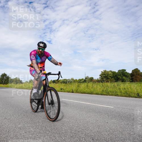 31.08.2025 - Elbe Triathlon Hamburg Michael Burmester http://msf.ph/oto/8666369 31.08.2025 10:29:09 Radfahren  meine-sportfotos.de