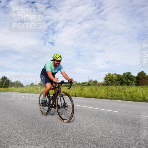 31.08.2025 - Elbe Triathlon Hamburg Michael Burmester http://msf.ph/oto/8666372 31.08.2025 10:29:19 Radfahren 837, 1102, 1183, 1196 meine-sportfotos.de