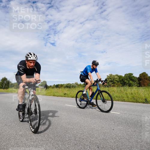 31.08.2025 - Elbe Triathlon Hamburg Michael Burmester http://msf.ph/oto/8666383 31.08.2025 10:29:30 Radfahren 667, 711 meine-sportfotos.de