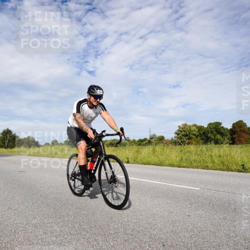 31.08.2025 - Elbe Triathlon Hamburg Michael Burmester http://msf.ph/oto/8666420 31.08.2025 10:30:15 Radfahren 587, 745, 821, 845, 1041 meine-sportfotos.de