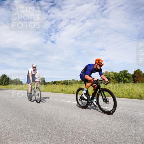 31.08.2025 - Elbe Triathlon Hamburg Michael Burmester http://msf.ph/oto/8666432 31.08.2025 10:30:24 Radfahren 845, 949, 1140, 1209, 1227, 1445 meine-sportfotos.de