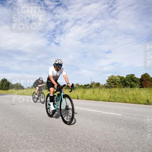 31.08.2025 - Elbe Triathlon Hamburg Michael Burmester http://msf.ph/oto/8666456 31.08.2025 10:30:52 Radfahren 593, 864, 956, 1164 meine-sportfotos.de