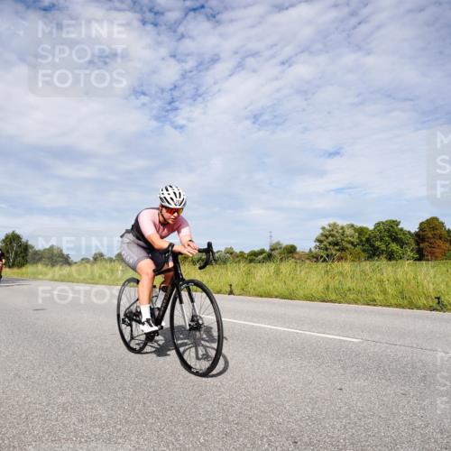 31.08.2025 - Elbe Triathlon Hamburg Michael Burmester http://msf.ph/oto/8666505 31.08.2025 10:32:07 Radfahren 679, 787, 938, 1144, 1216 meine-sportfotos.de
