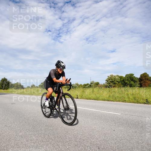 31.08.2025 - Elbe Triathlon Hamburg Michael Burmester http://msf.ph/oto/8666530 31.08.2025 10:32:32 Radfahren 811, 932, 1168, 1185, 1208, 1226, 1240 meine-sportfotos.de