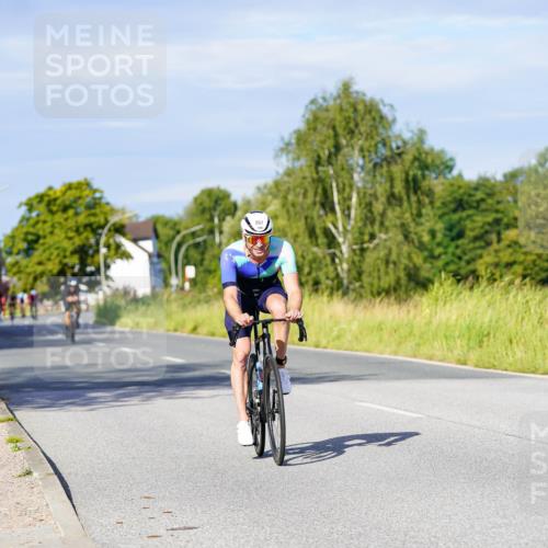 31.08.2025 - Elbe Triathlon Hamburg Michael Burmester http://msf.ph/oto/8666549 31.08.2025 09:37:17 Radfahren 254, 325, 474, 557, 638, 918 meine-sportfotos.de