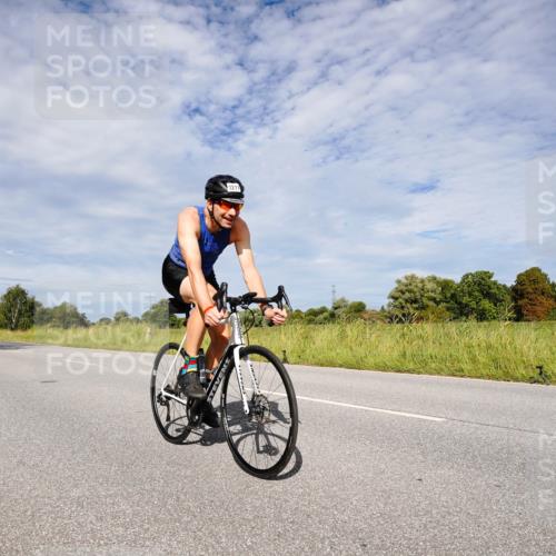 31.08.2025 - Elbe Triathlon Hamburg Michael Burmester http://msf.ph/oto/8666600 31.08.2025 10:33:36 Radfahren 820, 823, 825, 869, 1211 meine-sportfotos.de