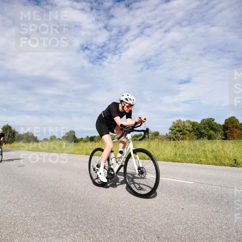 31.08.2025 - Elbe Triathlon Hamburg Michael Burmester http://msf.ph/oto/8666605 31.08.2025 10:33:42 Radfahren 758, 820, 823, 825, 869, 1223 meine-sportfotos.de