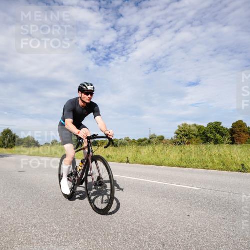 31.08.2025 - Elbe Triathlon Hamburg Michael Burmester http://msf.ph/oto/8666629 31.08.2025 10:34:15 Radfahren 928, 1033, 1090, 1136, 1167, 1190 meine-sportfotos.de