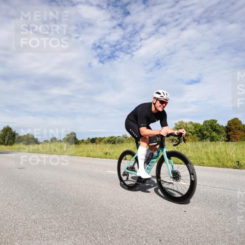31.08.2025 - Elbe Triathlon Hamburg Michael Burmester http://msf.ph/oto/8666693 31.08.2025 10:35:19 Radfahren 856, 960 meine-sportfotos.de