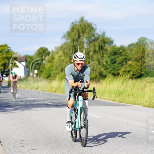 31.08.2025 - Elbe Triathlon Hamburg Michael Burmester http://msf.ph/oto/8666694 31.08.2025 09:38:00 Radfahren 252, 304, 335, 391, 405, 435, 540, 551, 554, 854 meine-sportfotos.de