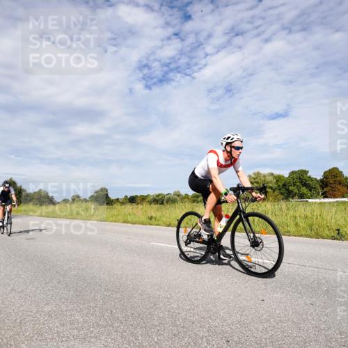 31.08.2025 - Elbe Triathlon Hamburg Michael Burmester http://msf.ph/oto/8666721 31.08.2025 10:35:52 Radfahren 921, 923, 930, 1005, 1064, 1125, 1186, 1237 meine-sportfotos.de