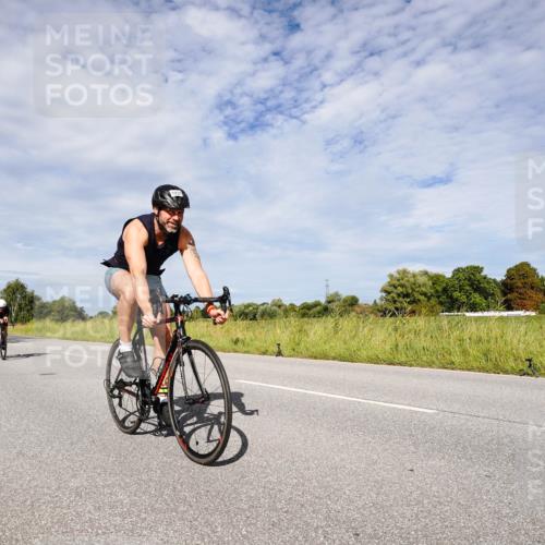 31.08.2025 - Elbe Triathlon Hamburg Michael Burmester http://msf.ph/oto/8666724 31.08.2025 10:35:53 Radfahren 911, 921, 923, 930, 1005, 1064, 1125, 1186, 1229, 1237 meine-sportfotos.de