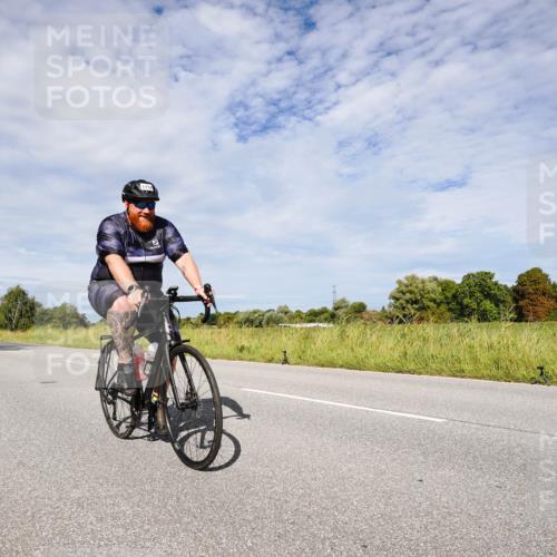 31.08.2025 - Elbe Triathlon Hamburg Michael Burmester http://msf.ph/oto/8666762 31.08.2025 10:36:19 Radfahren 681, 1009, 1114 meine-sportfotos.de