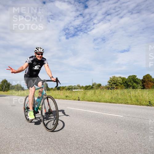 31.08.2025 - Elbe Triathlon Hamburg Michael Burmester http://msf.ph/oto/8666764 31.08.2025 10:36:25 Radfahren 681, 877, 1012 meine-sportfotos.de