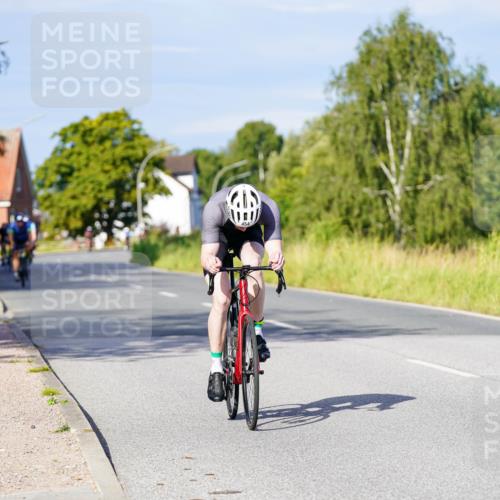 31.08.2025 - Elbe Triathlon Hamburg Michael Burmester http://msf.ph/oto/8666811 31.08.2025 09:38:30 Radfahren 454, 507, 574, 701 meine-sportfotos.de