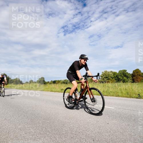 31.08.2025 - Elbe Triathlon Hamburg Michael Burmester http://msf.ph/oto/8666835 31.08.2025 10:37:17 Radfahren 880, 984, 1052, 1192 meine-sportfotos.de