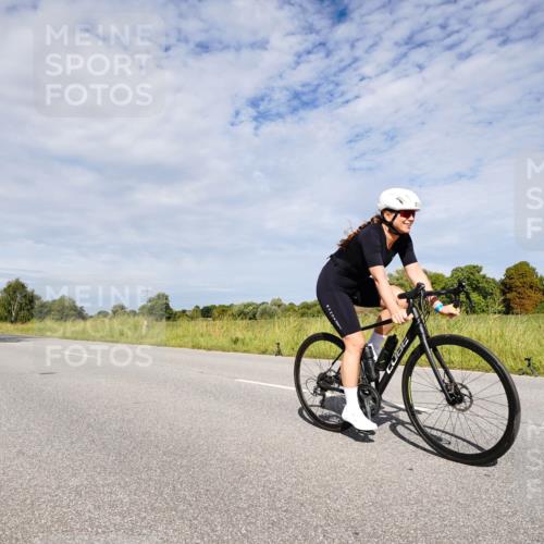31.08.2025 - Elbe Triathlon Hamburg Michael Burmester http://msf.ph/oto/8666881 31.08.2025 10:38:10 Radfahren 879, 981, 1016, 1047, 1083 meine-sportfotos.de