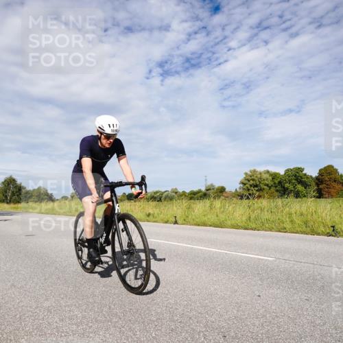 31.08.2025 - Elbe Triathlon Hamburg Michael Burmester http://msf.ph/oto/8666886 31.08.2025 10:38:15 Radfahren 824, 832, 844, 1016, 1047, 1048, 1083, 1152 meine-sportfotos.de