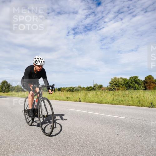 31.08.2025 - Elbe Triathlon Hamburg Michael Burmester http://msf.ph/oto/8666898 31.08.2025 10:38:21 Radfahren 824, 832, 844, 942, 965, 1048, 1106, 1152 meine-sportfotos.de