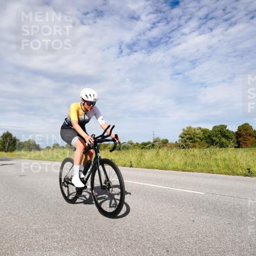 31.08.2025 - Elbe Triathlon Hamburg Michael Burmester http://msf.ph/oto/8666975 31.08.2025 10:39:35 Radfahren 812, 836, 937, 1037, 1075, 1091, 1107 meine-sportfotos.de