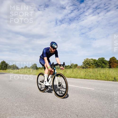 31.08.2025 - Elbe Triathlon Hamburg Michael Burmester http://msf.ph/oto/8666998 31.08.2025 10:39:50 Radfahren 964, 994, 1080, 1145 meine-sportfotos.de