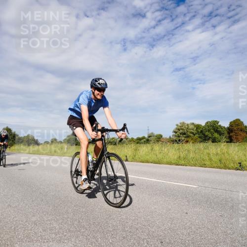 31.08.2025 - Elbe Triathlon Hamburg Michael Burmester http://msf.ph/oto/8667033 31.08.2025 10:40:45 Radfahren 818, 1039, 1043, 1060, 1129 meine-sportfotos.de