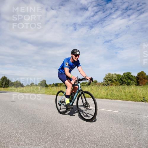 31.08.2025 - Elbe Triathlon Hamburg Michael Burmester http://msf.ph/oto/8667038 31.08.2025 10:40:51 Radfahren 933, 975, 1060, 1129 meine-sportfotos.de