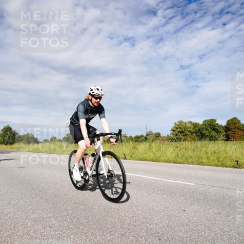 31.08.2025 - Elbe Triathlon Hamburg Michael Burmester http://msf.ph/oto/8667099 31.08.2025 10:42:07 Radfahren 935, 987, 1094, 1123 meine-sportfotos.de