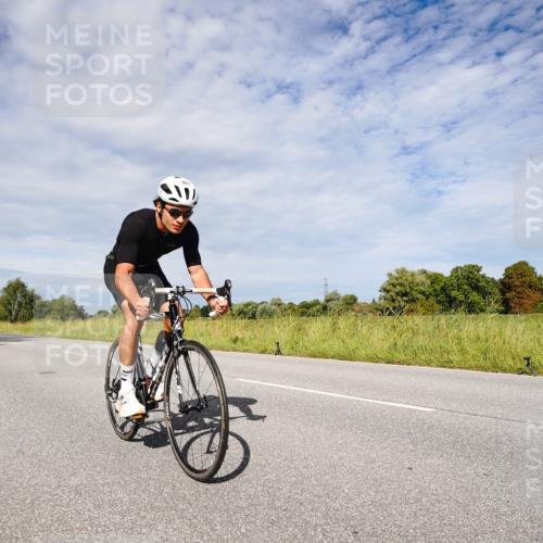 31.08.2025 - Elbe Triathlon Hamburg Michael Burmester http://msf.ph/oto/8667102 31.08.2025 10:42:08 Radfahren 935, 987, 1094, 1123 meine-sportfotos.de