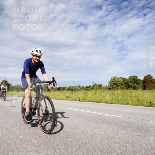 31.08.2025 - Elbe Triathlon Hamburg Michael Burmester http://msf.ph/oto/8667123 31.08.2025 10:42:30 Radfahren 954, 973, 1008, 1026, 1055, 1160, 1303, 1321, 1323 meine-sportfotos.de