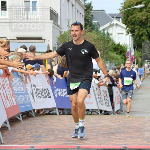31.08.2025 - 21. Blankeneser Heldenlauf Strokosch-Dieckow http://msf.ph/oto/8667140 31.08.2025 10:57:47 Ziel 3559, 3421, 3539 meine-sportfotos.de