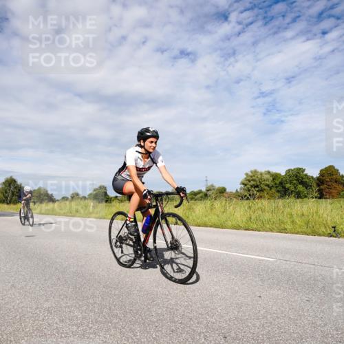 31.08.2025 - Elbe Triathlon Hamburg Michael Burmester http://msf.ph/oto/8667143 31.08.2025 10:42:42 Radfahren 863, 966, 1013, 1074, 1154 meine-sportfotos.de