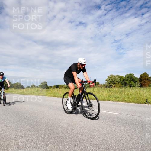 31.08.2025 - Elbe Triathlon Hamburg Michael Burmester http://msf.ph/oto/8667146 31.08.2025 10:42:47 Radfahren 1074, 1154, 1281 meine-sportfotos.de