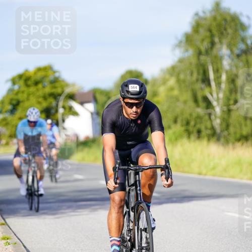 31.08.2025 - Elbe Triathlon Hamburg Michael Burmester http://msf.ph/oto/8667223 31.08.2025 09:40:59 Radfahren 258, 320, 496, 546, 550, 558, 564, 711, 748 meine-sportfotos.de